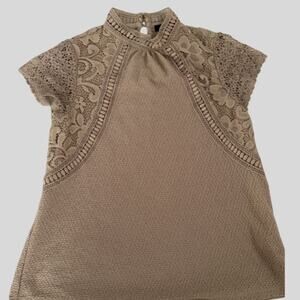 Cable & Gauge Tan Lace Crochet Mock Neck Cap Sleeve Blouse Size M